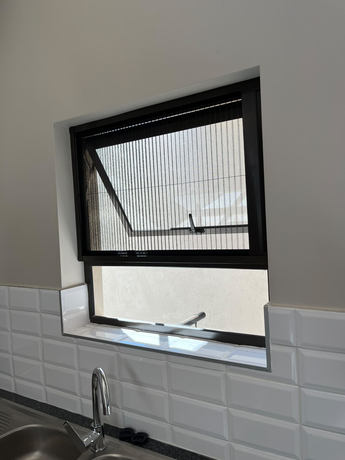Custom flyscreen fitted to an aluminium window 8